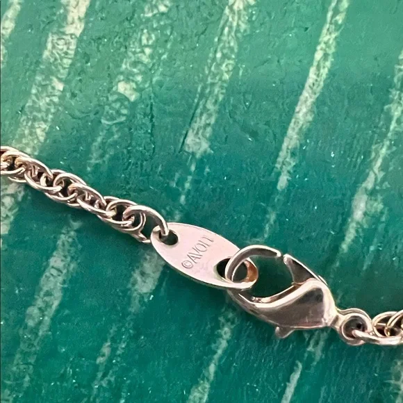 Avon Gold Pendant Necklace - Picture 5 of 6